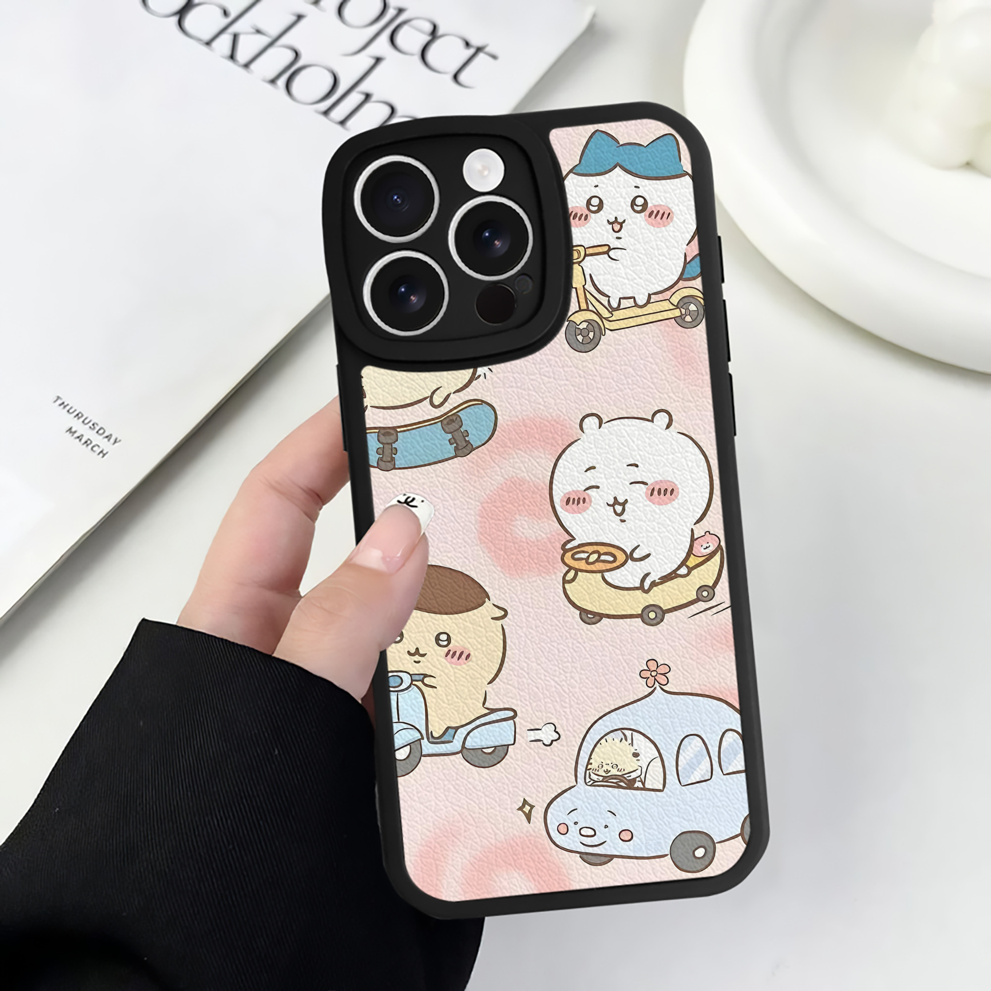 （画像用） ちいかわ Chii-kawa 【iPhone 16シリーズ対応】シリコンスマホケース（レザー調） 材質：シリコン